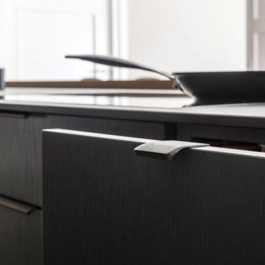 Greep Edge Straight  Antraciet geborsteld  leverbaar in 3 lengte maten