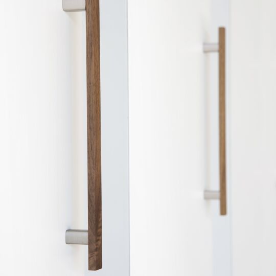 Relinggreep hout Ara 15x160x220mm Walnoot / RVS look